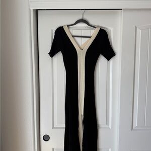 Commense Black and White V-Neck Sweater Dress